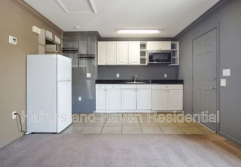 2326 Fan Palm Dr — Photo 4