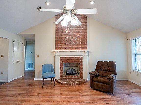 5th image of 102 Live Oak Dr