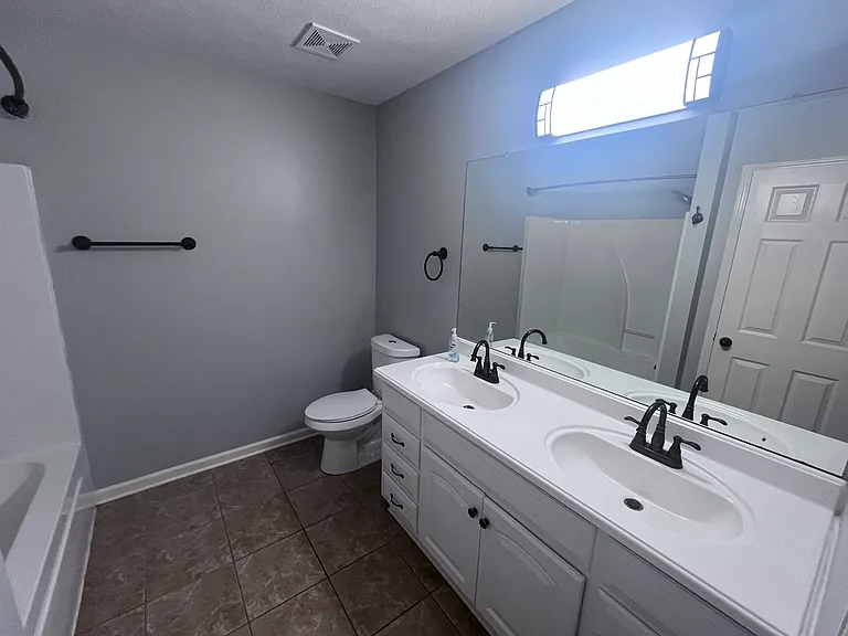 34 Shamsie Dr — Photo 15