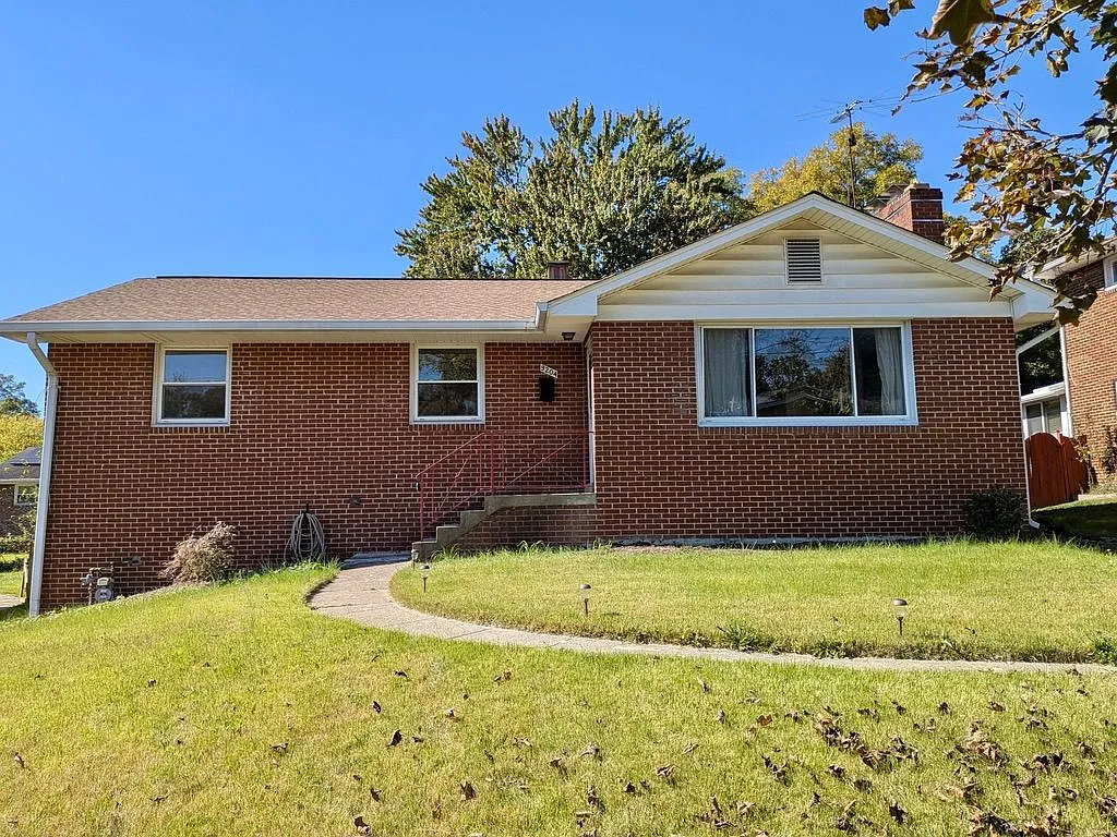 9204 Davidson St photo 1