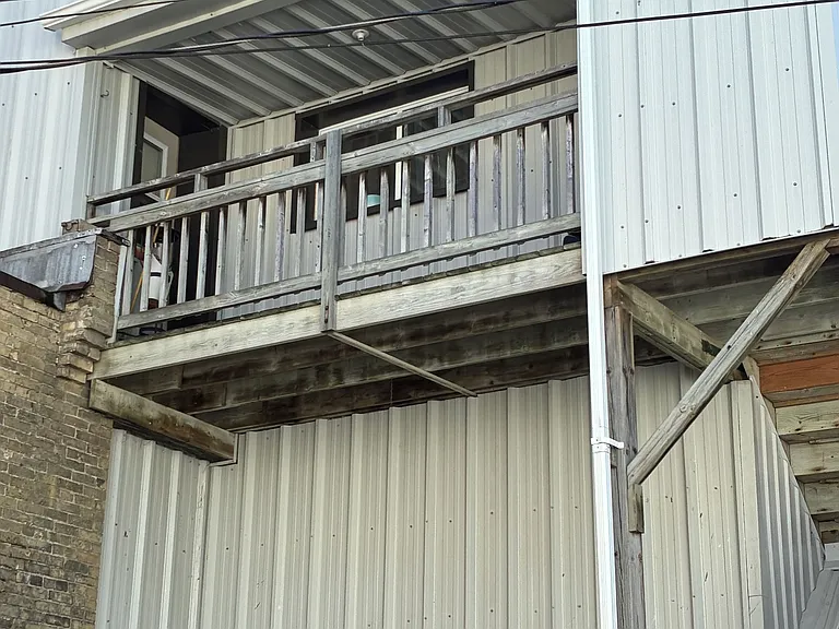 421 Main St S — Photo 3