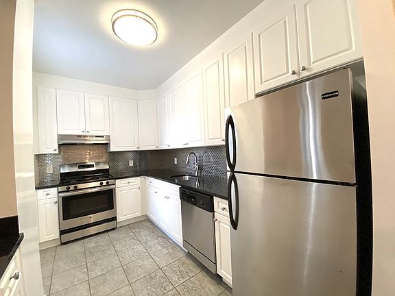 3rd image of 105 Pinehurst Ave APT 50