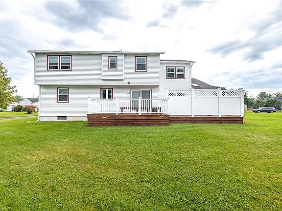 2nd image of 6085 Laramie Ln
