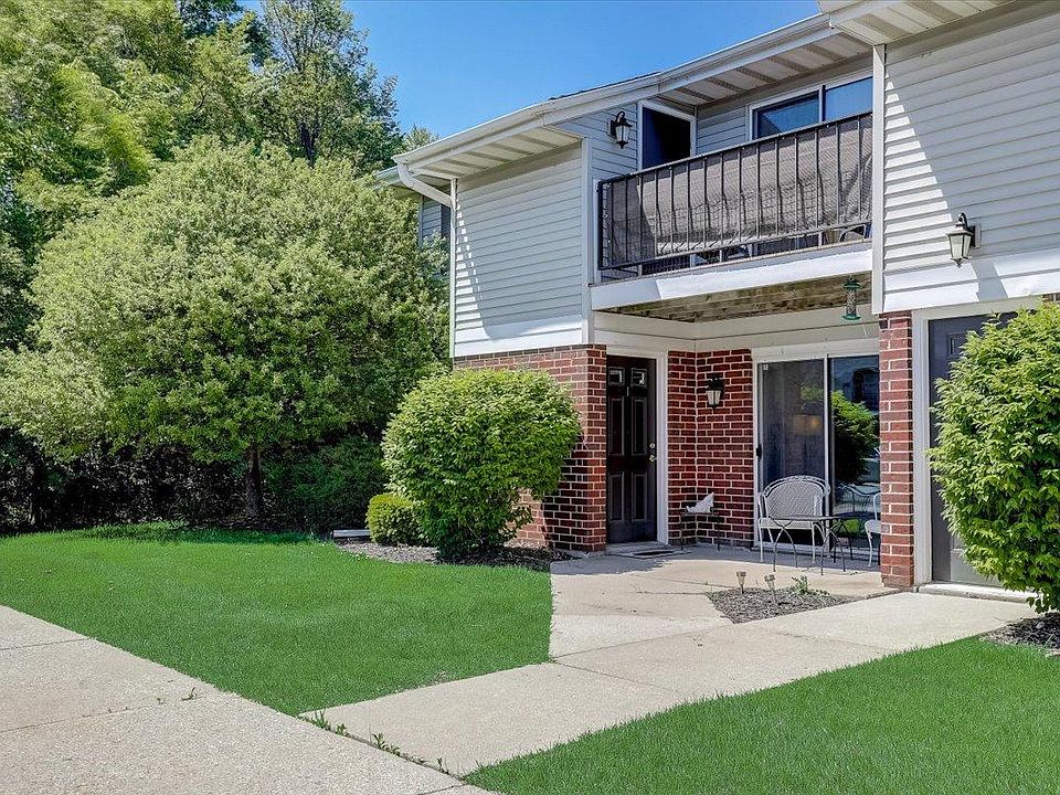 1st image of N110W16936 Ashbury Cir Unit 1