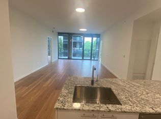 3524 N Broadway St #303, Chicago, IL 60657
