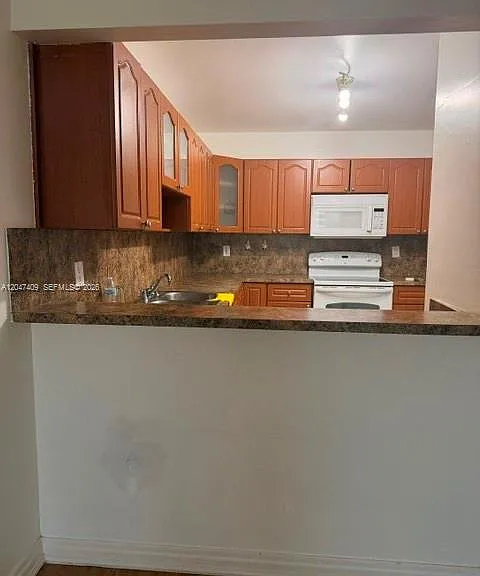 6930 Miami Gardens Dr #1-517 — Photo 4