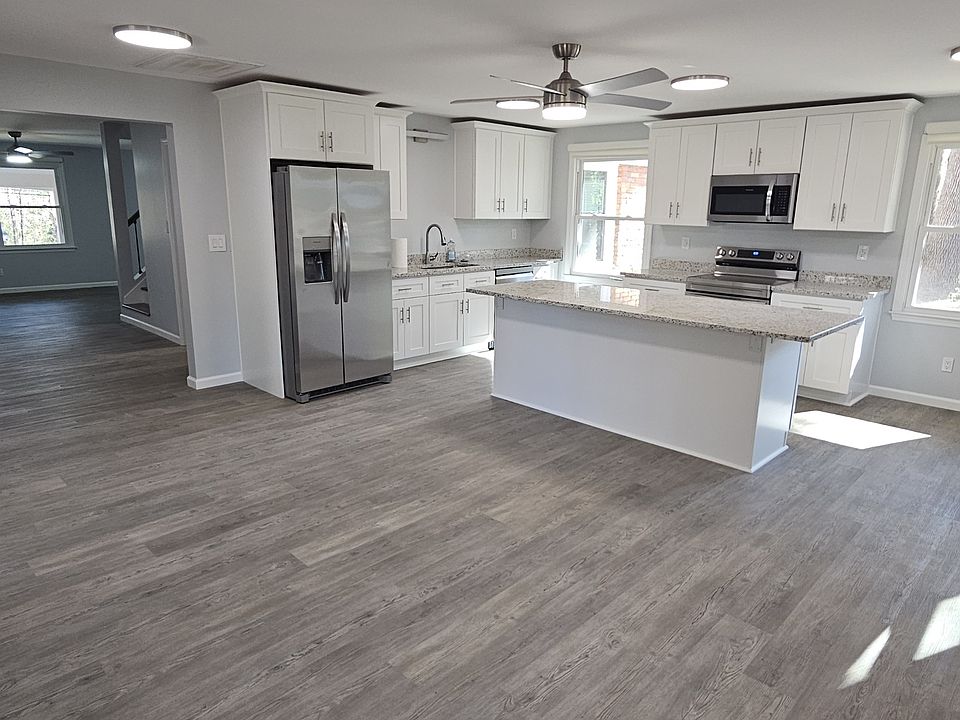Kitchen & "Keeping room"... with living room in background
