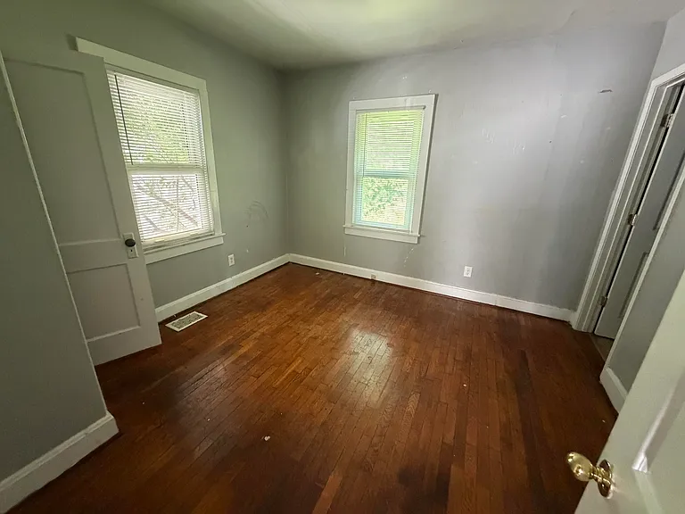 135 Clyde St — Photo 7