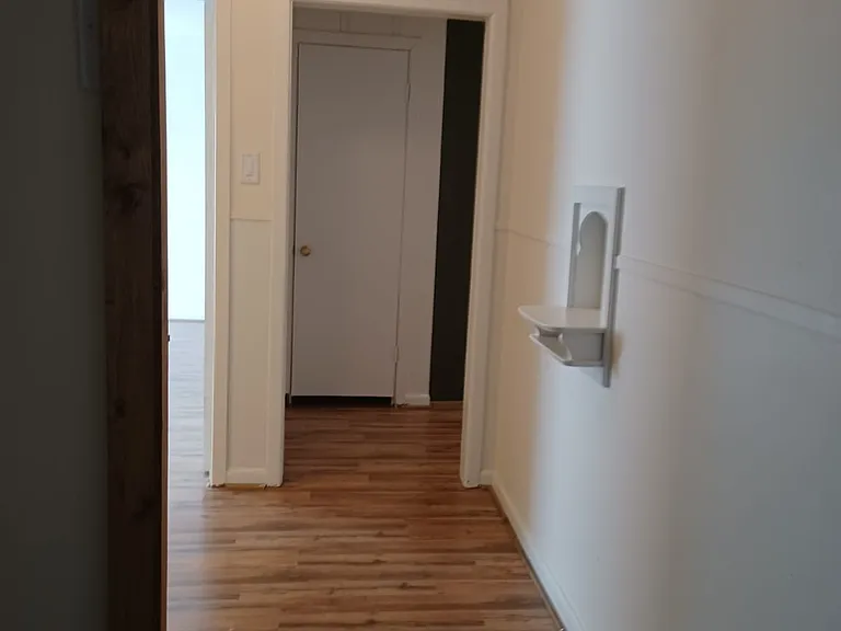 1007 Davis St N — Photo 8