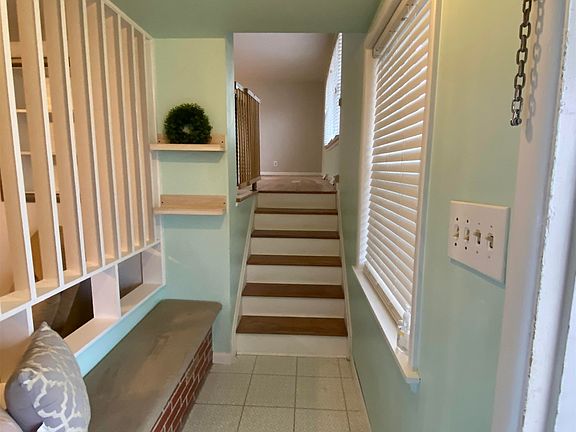 4th image of 9 Seminole Rd