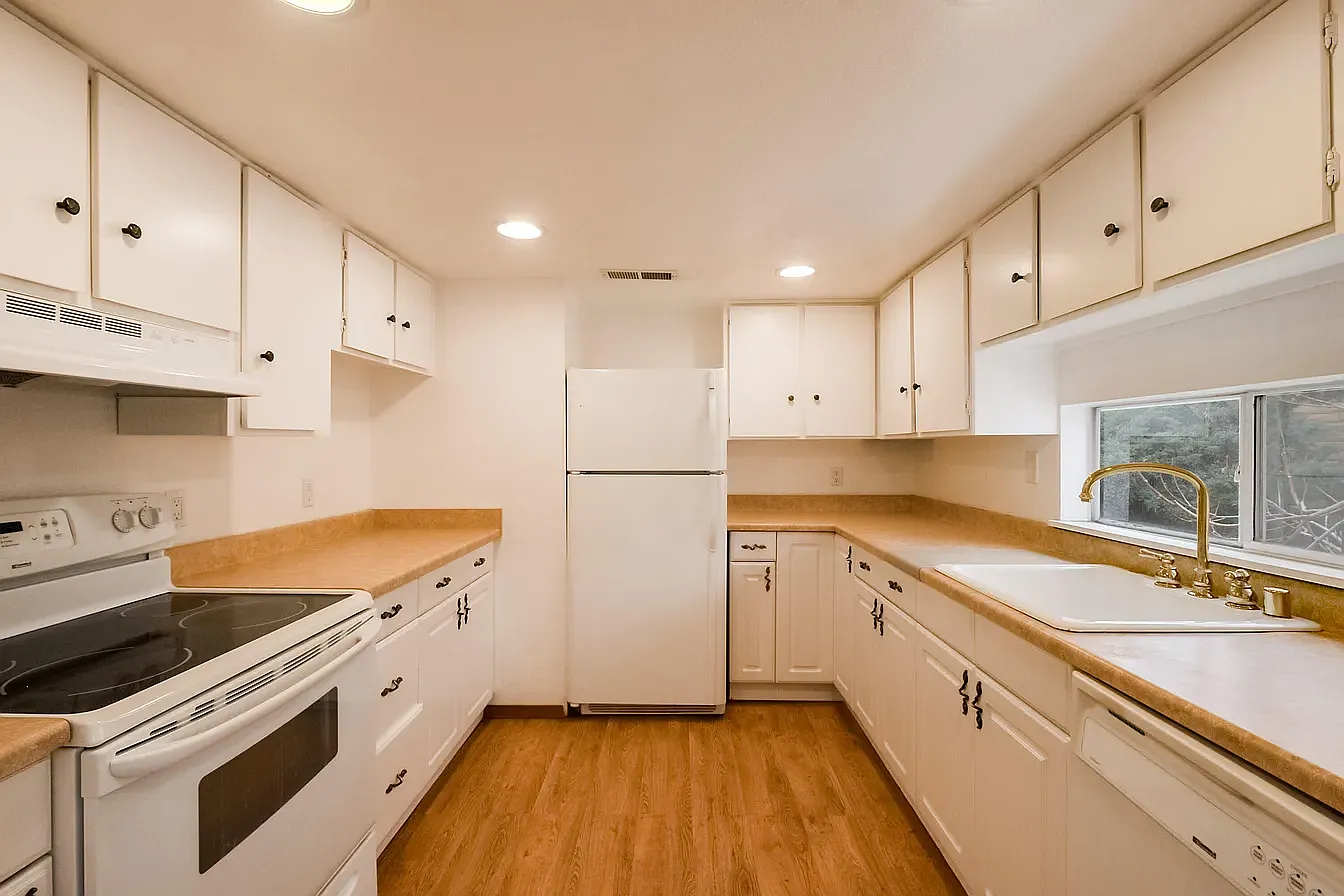 2 bed, 1050 sqft, $1,600 — Photo 4