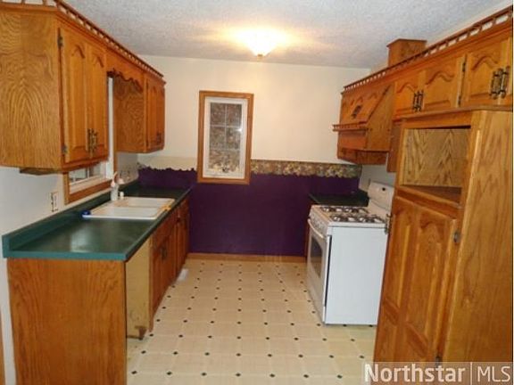 2nd image of 1608 207th Ln NE