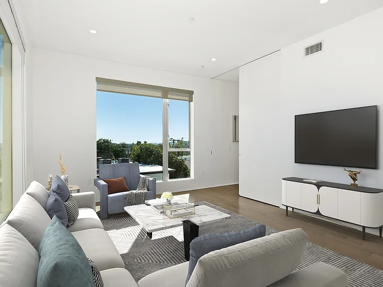 935 N San Vicente Blvd #7 — Photo 3