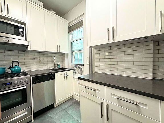 5th image of 17 W 64th St APT 8B