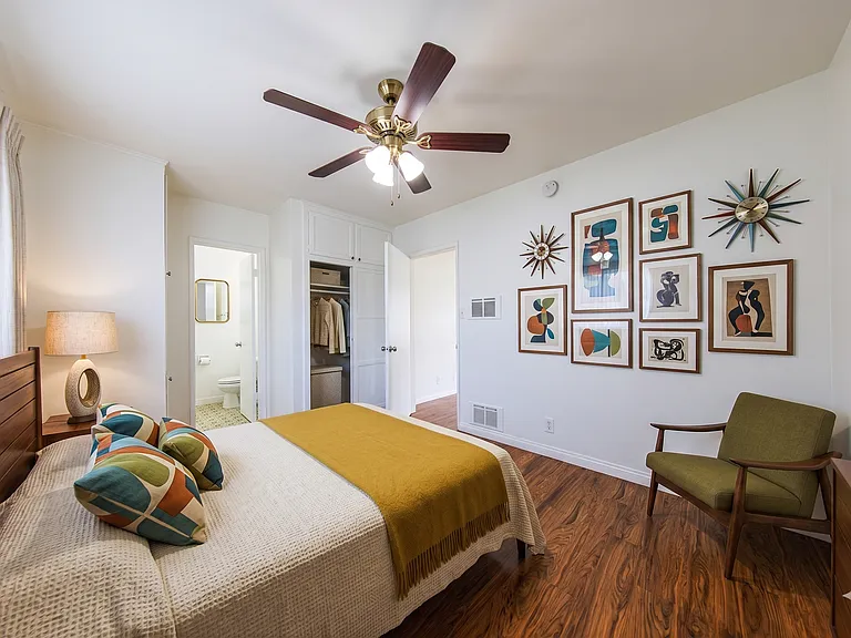 650 W Wilson Ave — Photo 16