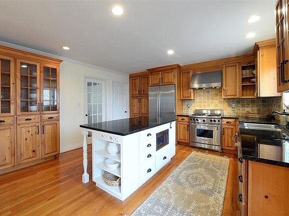 3rd image of 840 Briarfarm Ln