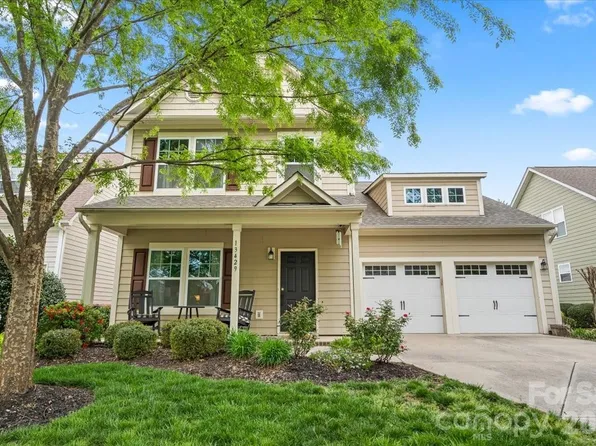 13429 Pierre Reverdy Dr, Davidson, NC 28036