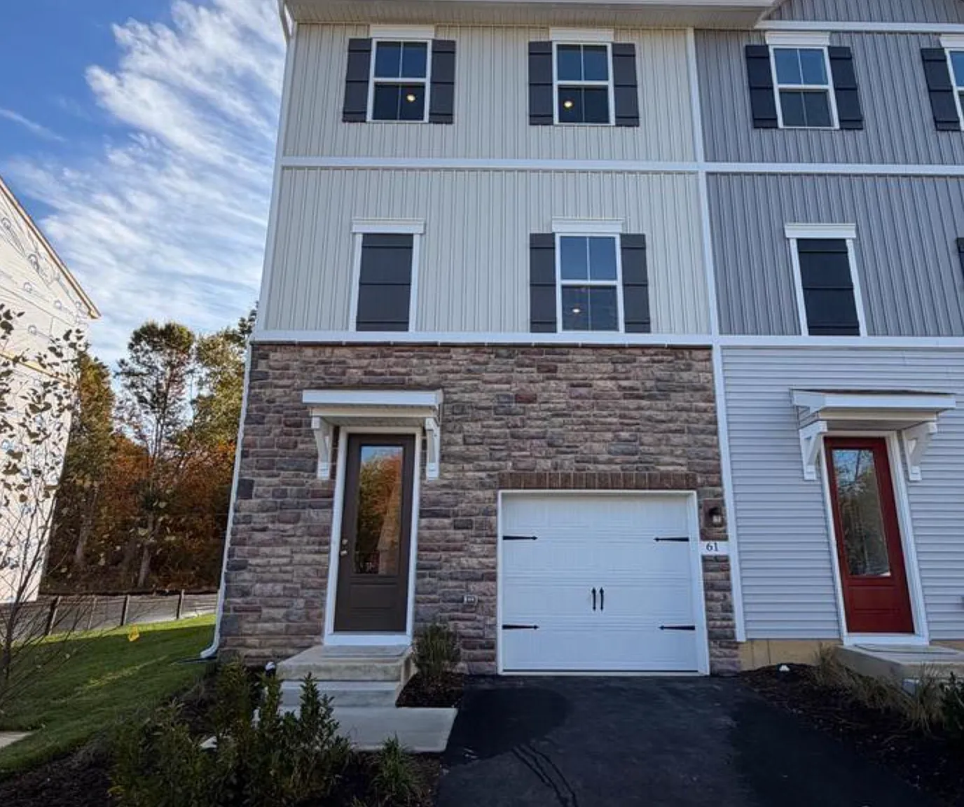 4 bed, 3.5 bath, 1927 sqft, $3,300 — Photo 1