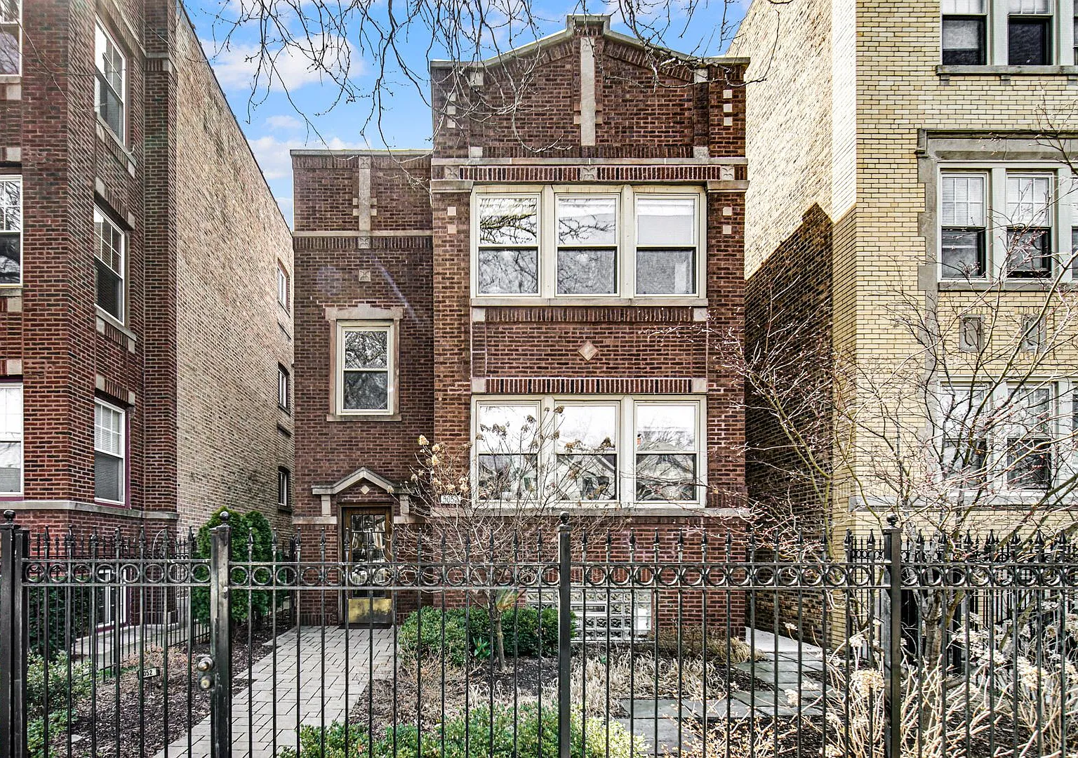 5052 N Wolcott Ave — Photo 1