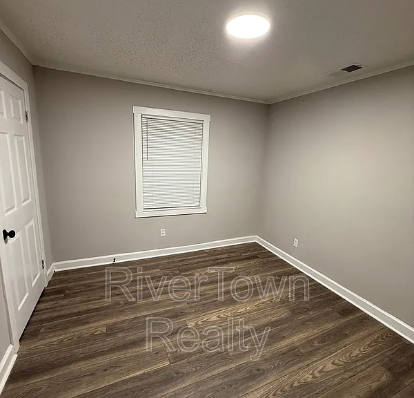 1659 Southern Ave — Photo 5