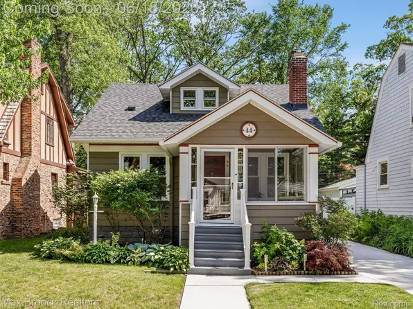 44 Kensington Blvd, Pleasant Ridge, MI 48069
