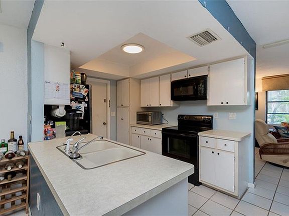 5th image of 21027 Cornell Ave