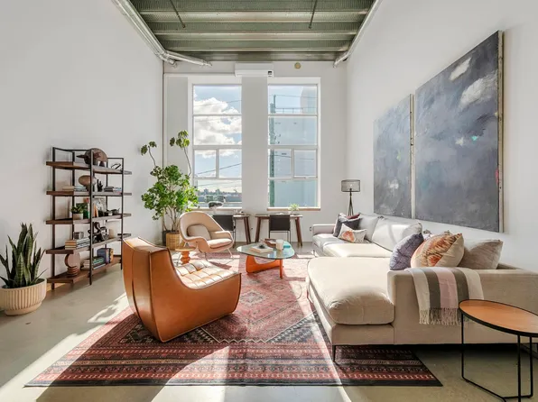 1220 E Pender St #215, Vancouver, BC V6A 1W8