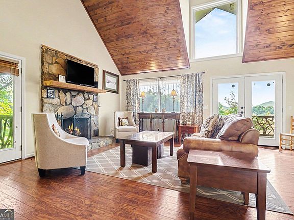 3rd image of 146 Chalet Village Ln