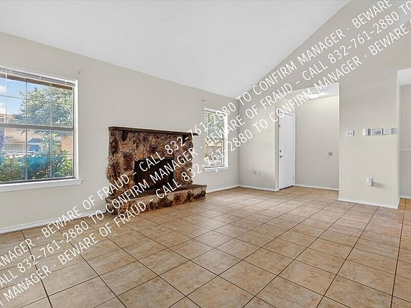 4th image of 2031 Towngate Dr