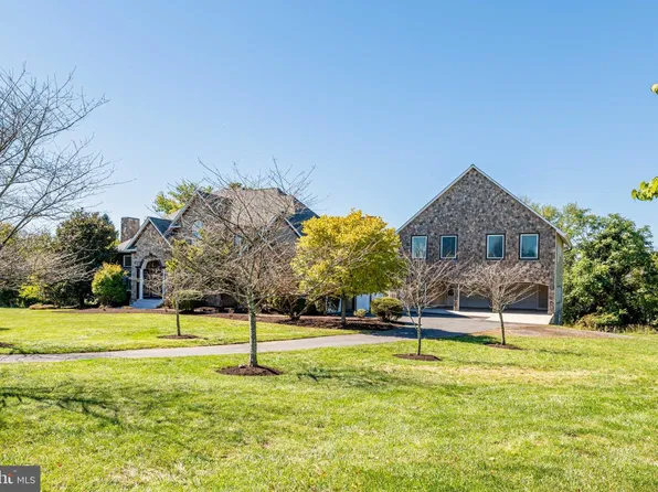 16503 Loneoak Pl, Hamilton, VA 20158