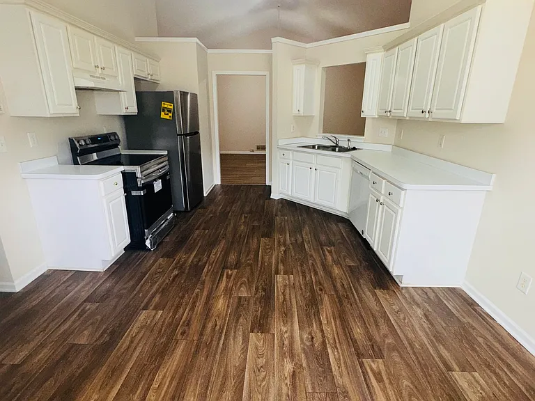 3305 Chandon Ln — Photo 6