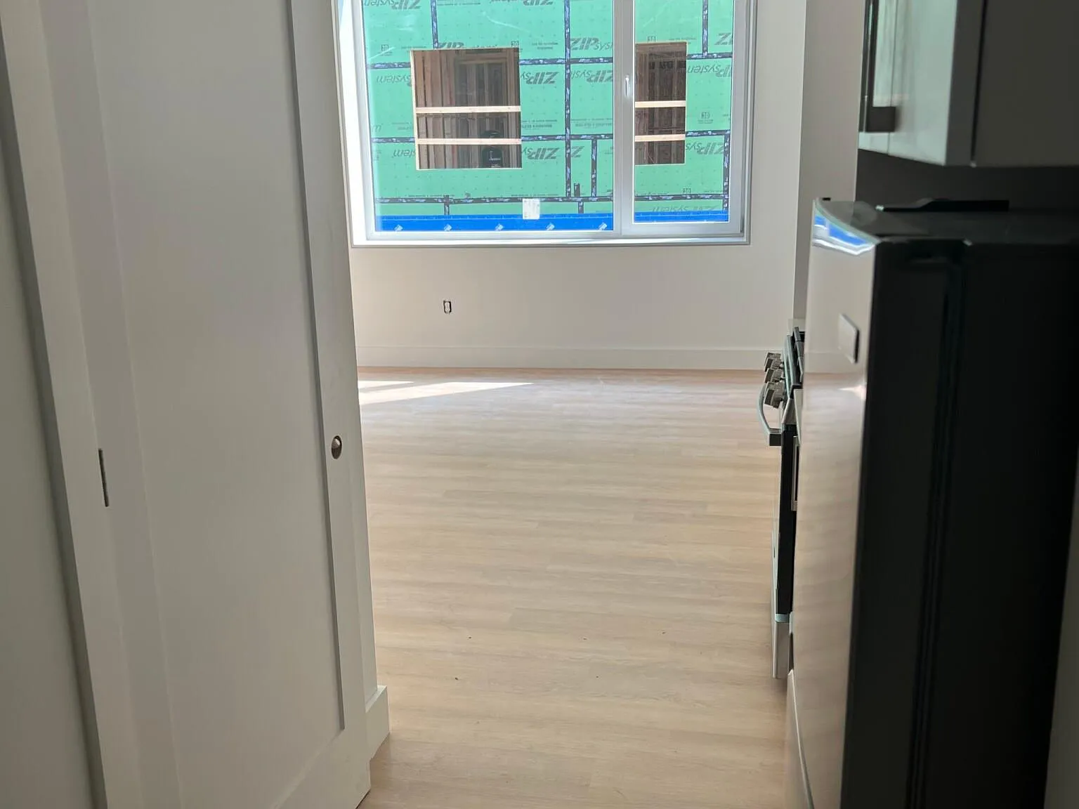 Studio, 400 sqft, $2,100 — Photo 2