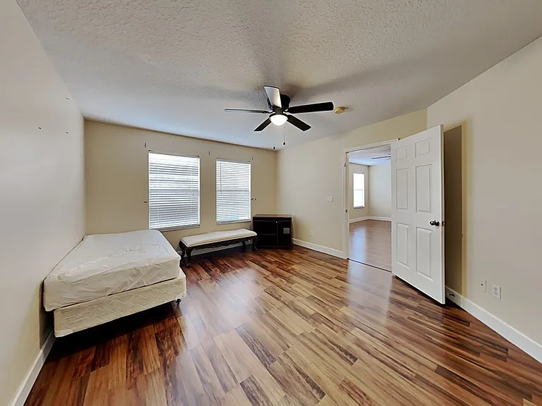 589 Errol Pkwy — Photo 17