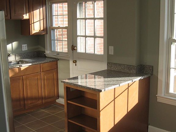 3rd image of 2717 S Veitch St