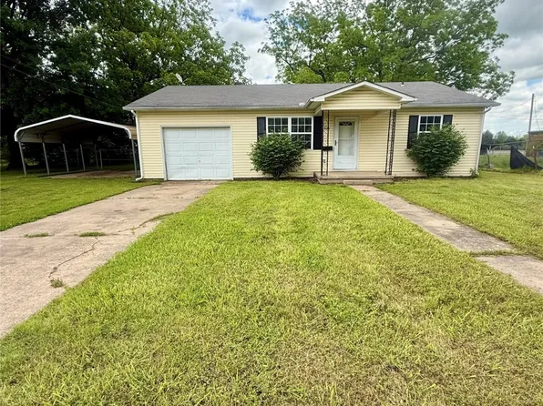 616 SW 1st St, Checotah, OK 74426