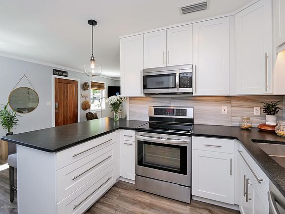 5th image of 909 12th St N