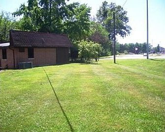 4th image of 303 S Birchlane Dr