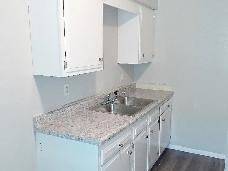 1514 N Pierson Ave — Photo 6