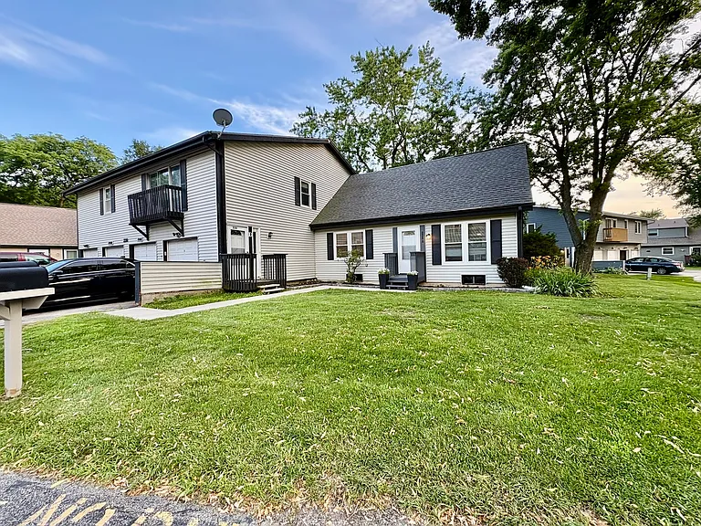 228 Dakota Ct #A — Photo 2