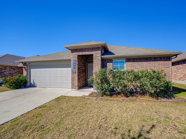 5800 Montrelia Dr — Photo 32