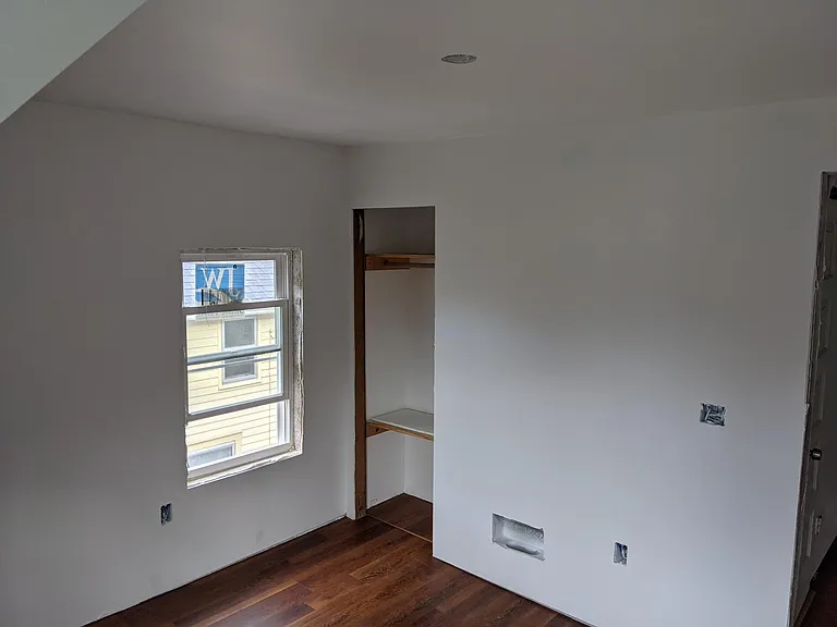 1123 Emerald St — Photo 10