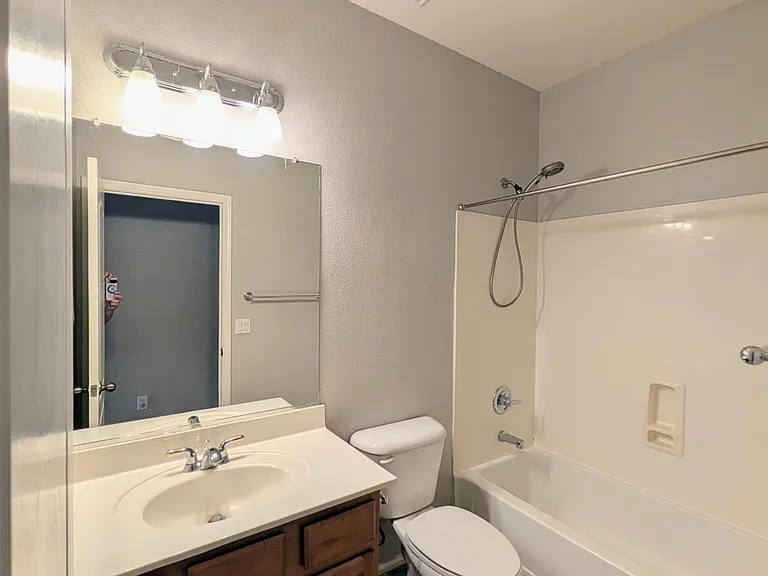 738 E Saddle Way — Photo 18