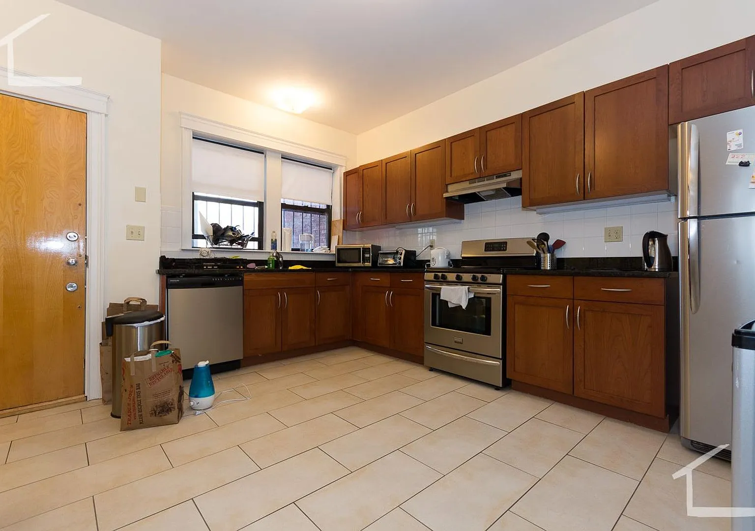 Rarely on the Market, Heat, Hot Water Included, Eat-in Kitchen, Deck, Laundry, Parking for Rent — Photo 2
