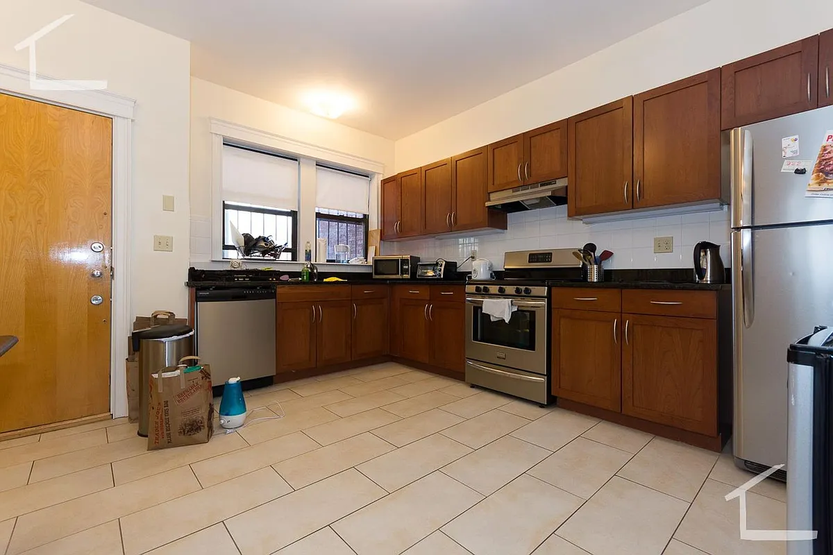 Building Photo - 76 Quint Ave #13