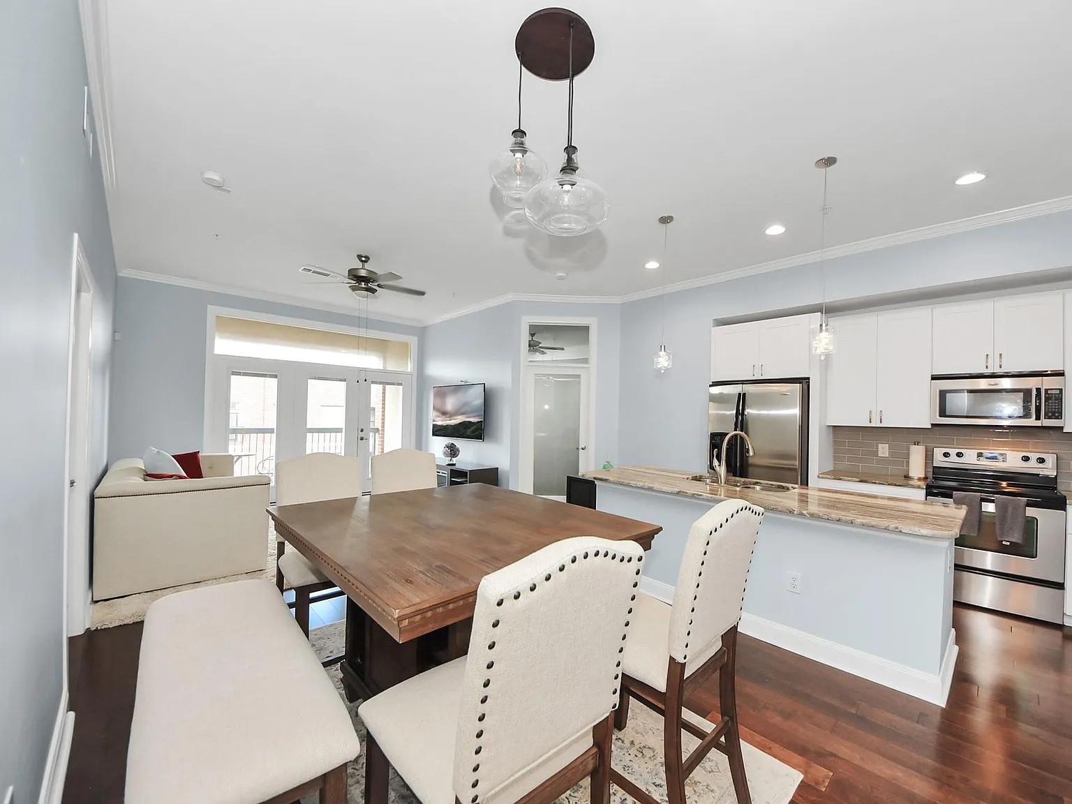 2 bed, 2.0 bath, 1208 sqft, $2,300 — Photo 4