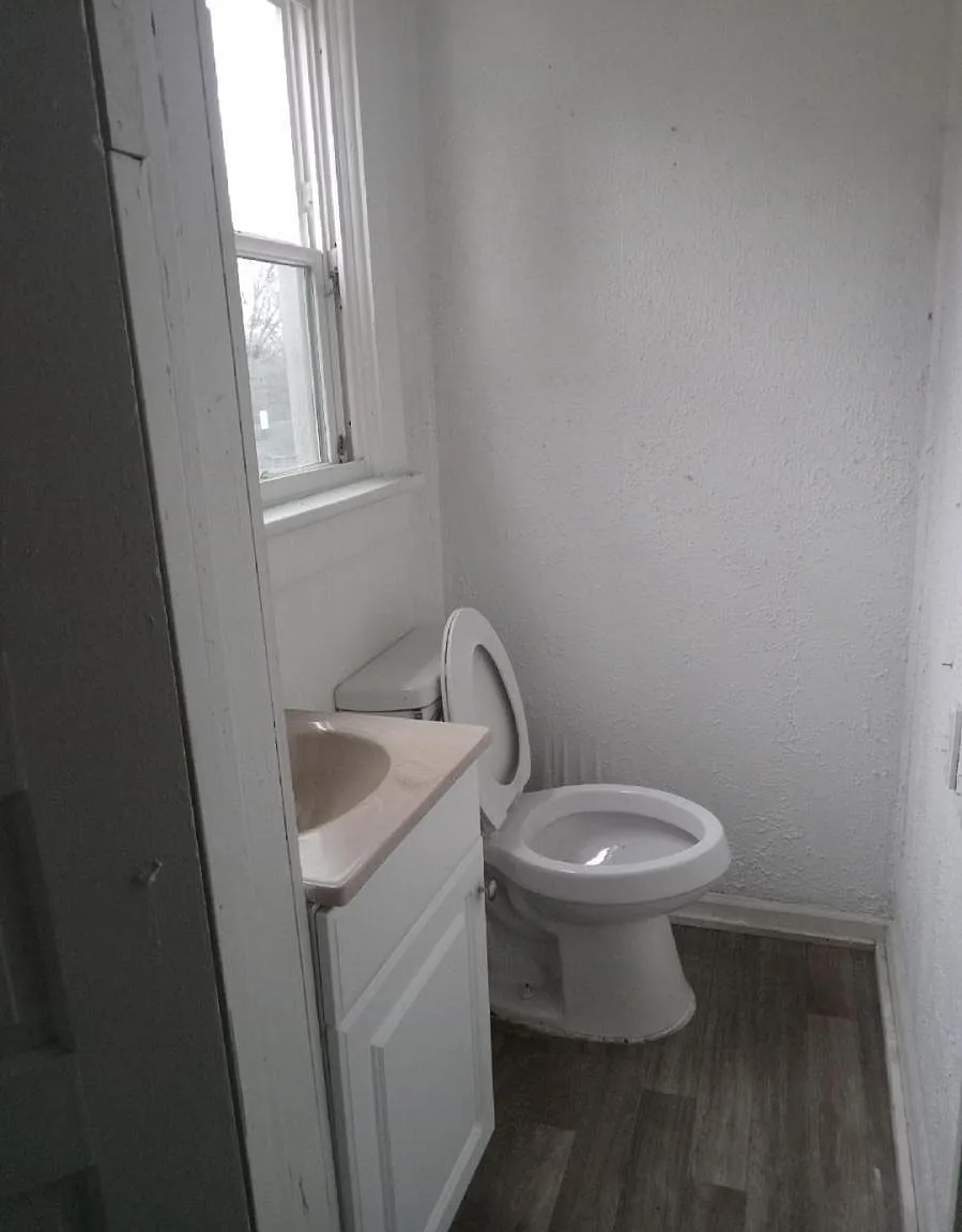 3 bed, 1.5 bath, 1140 sqft, $1,150 — Photo 3