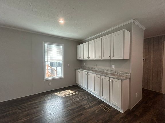 4th image of 39500 W Warren Rd #222