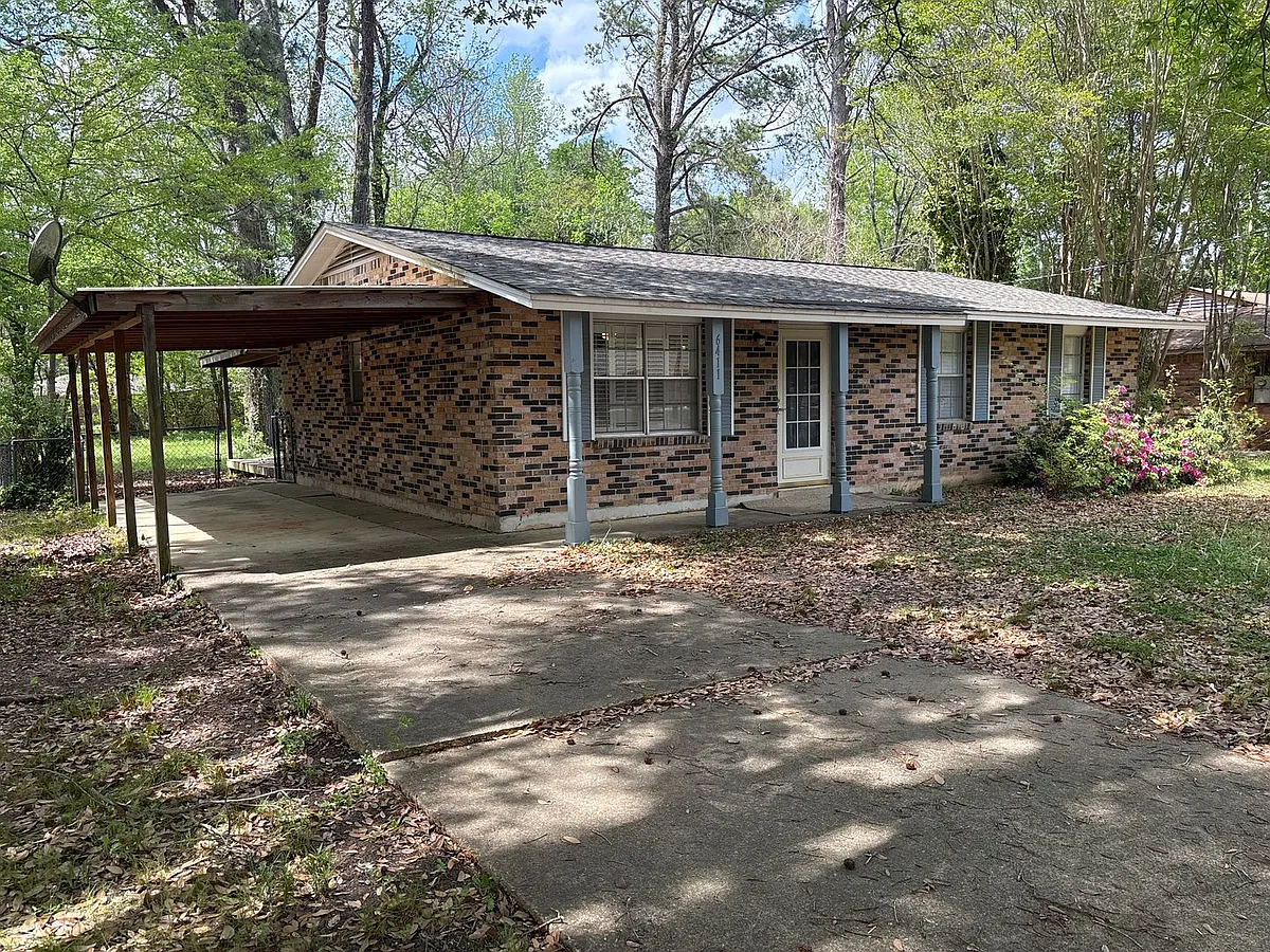 Building Photo - 6411 Pinebrook Dr