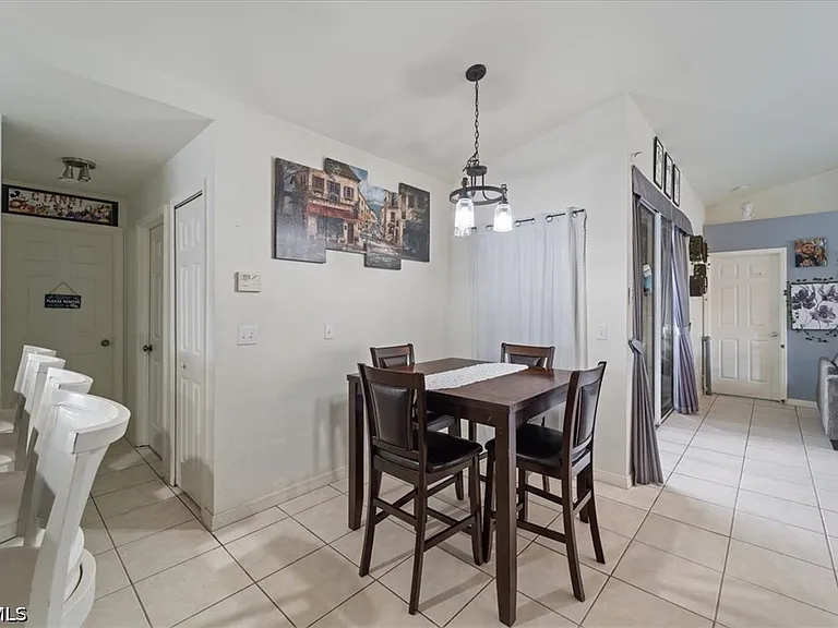 1021 Alvin Ave — Photo 17