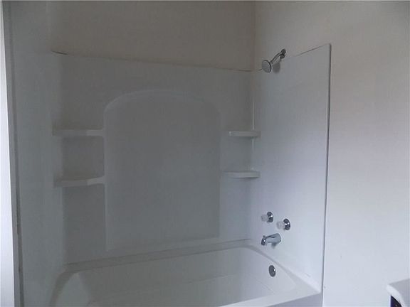 2nd image of 32 Gilbert St